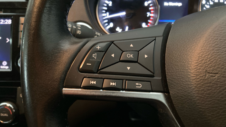 Nissan Qashqai 1.3 DiG-T N-Connecta 5dr Petrol Hatchback